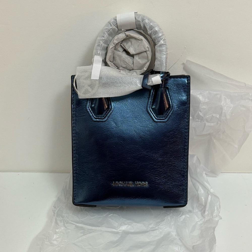 Michael Kors Mercer Extra Small Patent Crossbody Bag. - Picture 5 of 6